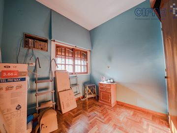 Excelente casa 5 ambientes quincho, patio en Villa Pueyrredón sobre lote de 8,66x41,20