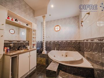 Excelente casa 5 ambientes quincho, patio en Villa Pueyrredón sobre lote de 8,66x41,20