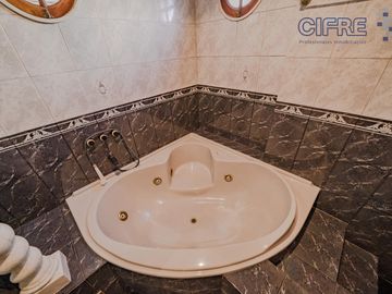 Excelente casa 5 ambientes quincho, patio en Villa Pueyrredón sobre lote de 8,66x41,20