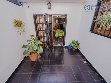 Excelente casa 5 ambientes quincho, patio en Villa Pueyrredón sobre lote de 8,66x41,20