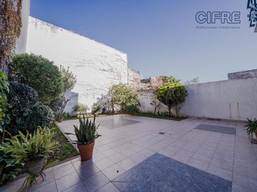 Excelente casa 5 ambientes quincho, patio en Villa Pueyrredón sobre lote de 8,66x41,20