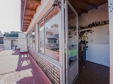Excelente casa 5 ambientes quincho, patio en Villa Pueyrredón sobre lote de 8,66x41,20