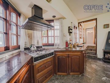 Excelente casa 5 ambientes quincho, patio en Villa Pueyrredón sobre lote de 8,66x41,20