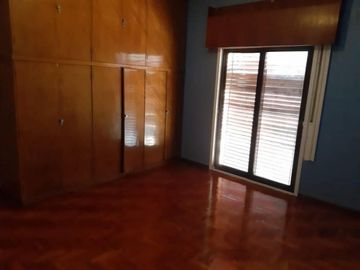 Casa en venta - 3 Dormitorios 1 Baño - Barracas