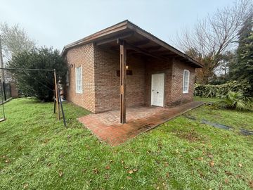 VENTA CASA 2 DORMITORIOS CON PIELTA EN FUNES
