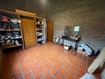 VENTA CASA 2 DORMITORIOS CON PIELTA EN FUNES