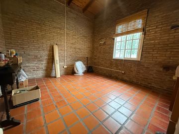 VENTA CASA 2 DORMITORIOS CON PIELTA EN FUNES
