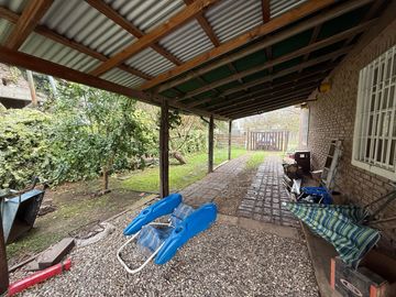 VENTA CASA 2 DORMITORIOS CON PIELTA EN FUNES