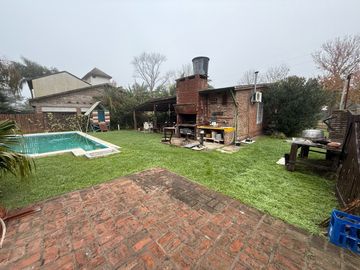 VENTA CASA 2 DORMITORIOS CON PIELTA EN FUNES