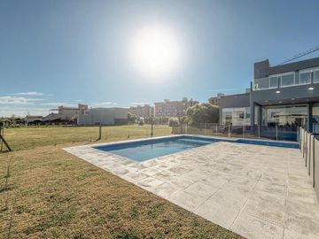 Casa de 3 dormitorios con pileta en los Pasos 2
