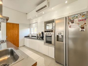 Casa de 3 dormitorios con pileta en los Pasos 2