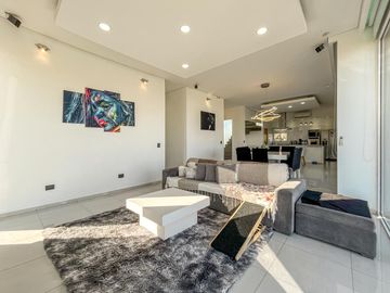 Casa de 3 dormitorios con pileta en los Pasos 2