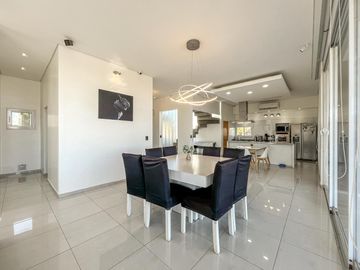 Casa de 3 dormitorios con pileta en los Pasos 2