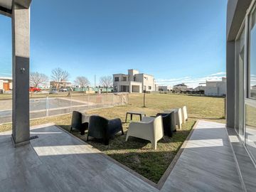 Casa de 3 dormitorios con pileta en los Pasos 2
