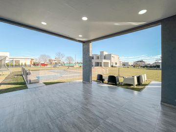 Casa de 3 dormitorios con pileta en los Pasos 2