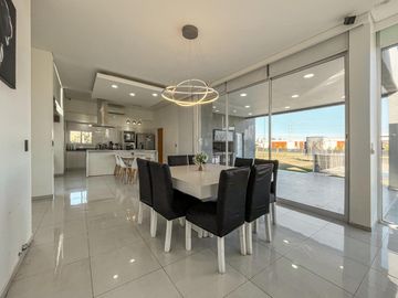 Casa de 3 dormitorios con pileta en los Pasos 2