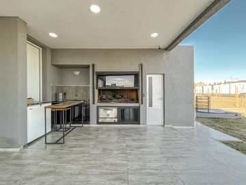 Casa de 3 dormitorios con pileta en los Pasos 2