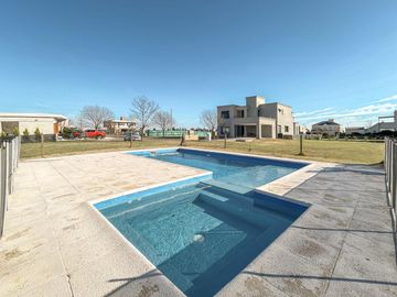 Casa de 3 dormitorios con pileta en los Pasos 2
