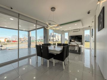 Casa de 3 dormitorios con pileta en los Pasos 2