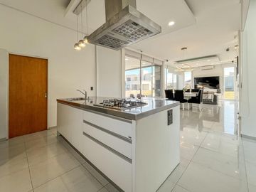 Casa de 3 dormitorios con pileta en los Pasos 2