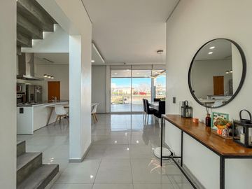 Casa de 3 dormitorios con pileta en los Pasos 2