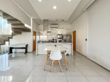 Casa de 3 dormitorios con pileta en los Pasos 2