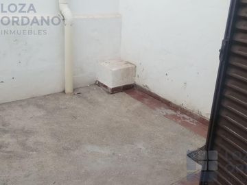 Departamento duplex en venta 2 dormitorios Alto Alberdi con patio