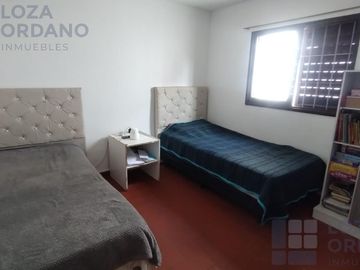 Departamento duplex en venta 2 dormitorios Alto Alberdi con patio