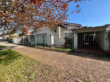 Casa 4 ambientes en venta en Castelar