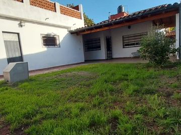 Casa 3 ambientes en zona centrica de Ezeiza
