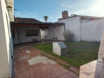 Casa 3 ambientes en zona centrica de Ezeiza