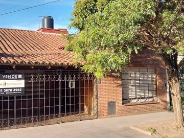 Casa 3 ambientes en zona centrica de Ezeiza
