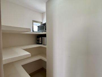 🏡 Residencia sobre Avenida Principal en Montebello – Amplios Espacios