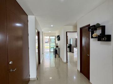 🏡 Residencia sobre Avenida Principal en Montebello – Amplios Espacios