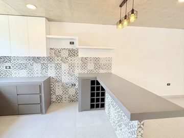 Casa en venta en Fracc. La Finca – Diseño industrial y habitación en PB