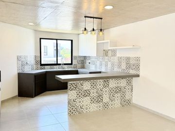 Casa en venta en Fracc. La Finca – Diseño industrial y habitación en PB