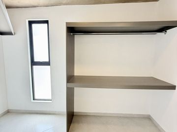 Casa en venta en Fracc. La Finca – Diseño industrial y habitación en PB
