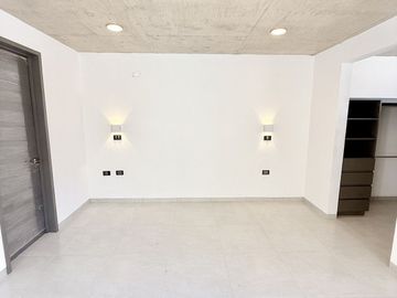 Casa en venta en Fracc. La Finca – Diseño industrial y habitación en PB