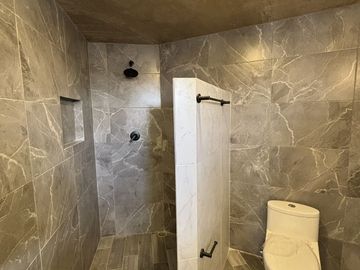 Casa en venta en Fracc. La Finca – Diseño industrial y habitación en PB