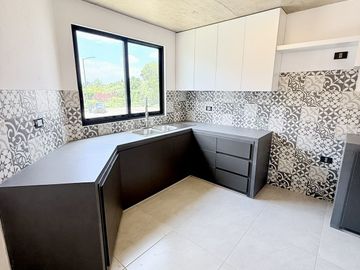 Casa en venta en Fracc. La Finca – Diseño industrial y habitación en PB