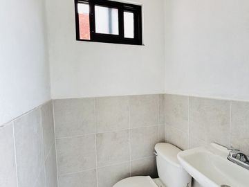 Casa en venta en Fracc. La Finca – Diseño industrial y habitación en PB