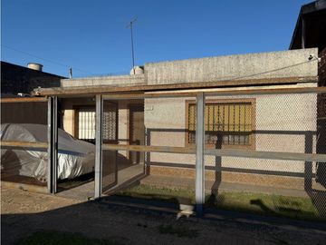 CASA 3 AMBIENTES con cochera Ituzaingo