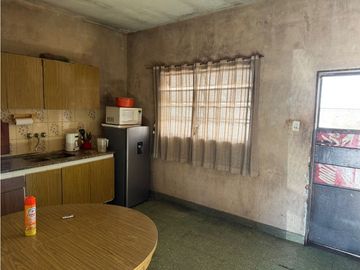 CASA 3 AMBIENTES con cochera Ituzaingo
