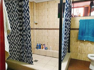 Oportunidad Quitumbe, Casa en Venta, 478m2, 3 departamentos