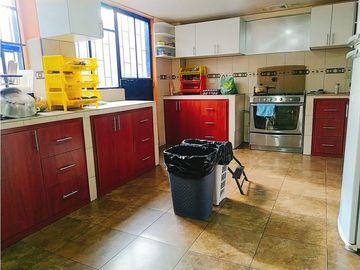 Oportunidad Quitumbe, Casa en Venta, 478m2, 3 departamentos