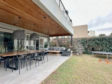 CASA MODERNA 4 DORMITORIOS- SAN MARINO FUNES HILLS