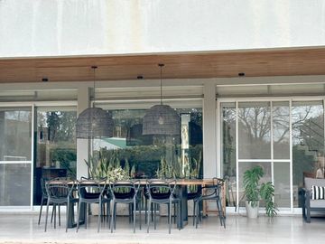 CASA MODERNA 4 DORMITORIOS- SAN MARINO FUNES HILLS
