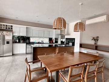 CASA MODERNA 4 DORMITORIOS- SAN MARINO FUNES HILLS
