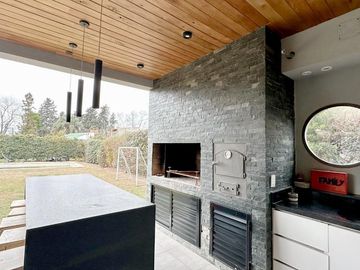 CASA MODERNA 4 DORMITORIOS- SAN MARINO FUNES HILLS