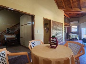 VENTA CASA 3 AMB Bº PRIVADO LOS OMBÚES FCIO VARELA